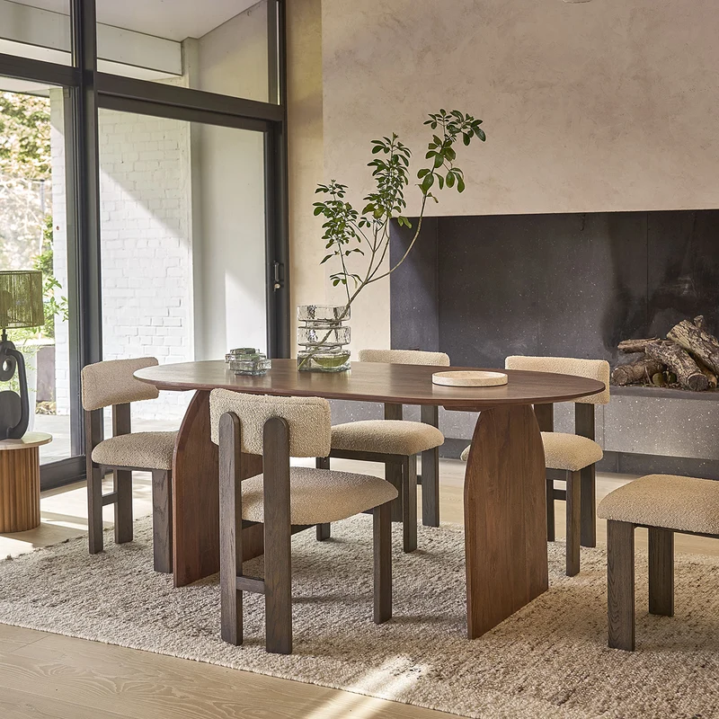Table en manguier massif finition noyer 6/8 pers.
